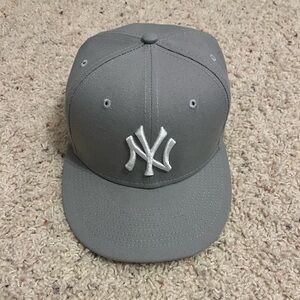 New York Yankees fitted hat 7 1/8